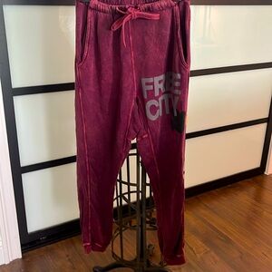 Unisex freecity size small joggers, burgundy
